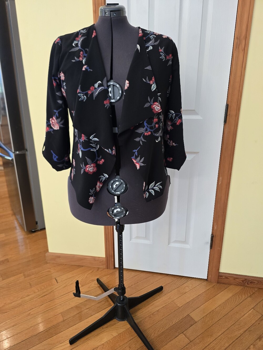 Black Floral Open-Front Women's Jacket